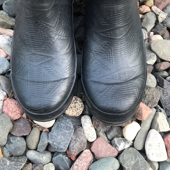 Pendleton Embossed Black Chelsea Rain boots - Picture 8 of 10